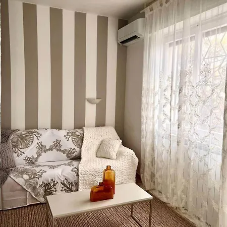 Garden View In With Veranda Апартаменты Санремо