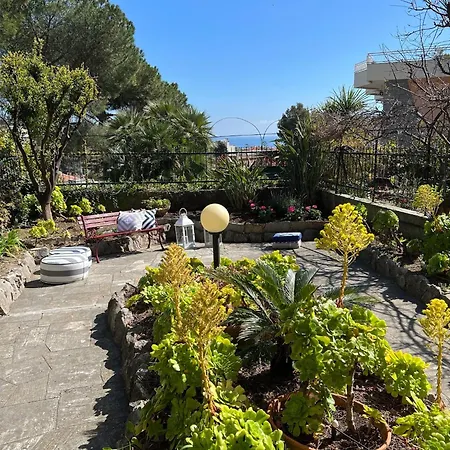 Garden View In With Veranda Апартаменты Санремо