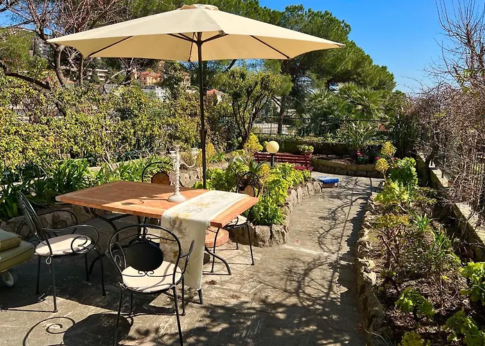 Garden View In With Veranda 아파트